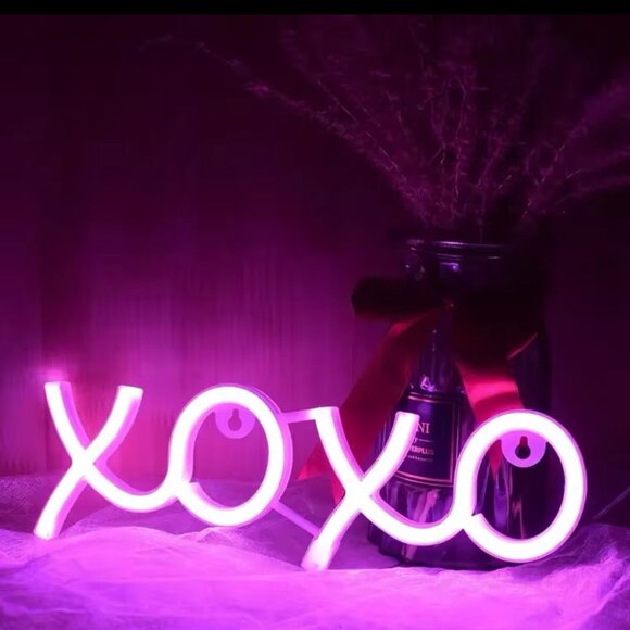 XOXO NEON LED SIGN - Picture 3 of 3